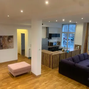 Appartement Spacieux 100 M2 Pour 7 Personnes En Plein Centre-ville